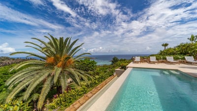 Luxury Villa Photo #4