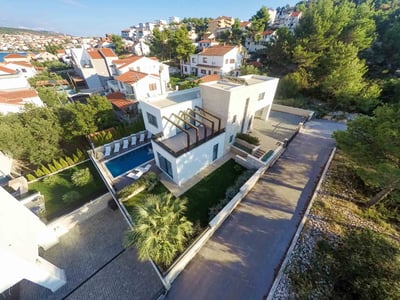 Luxury Villa Photo #2