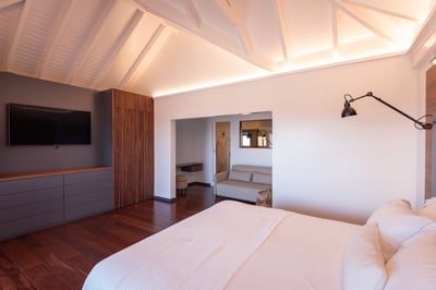 Bedroom 6: Located on the main level. King size bed, air conditioning, HD-TV, Dish Network, and
