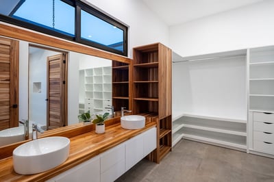 Main House – Primary 1 Private Ensuite