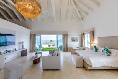 Luxury Villa Photo #37