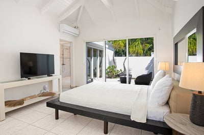 Luxury Villa Photo #29