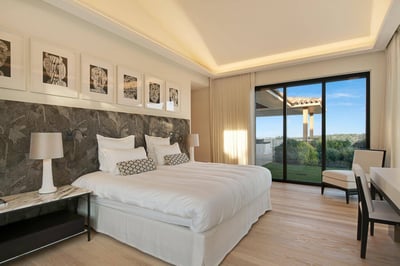 Luxury Villa Photo #17