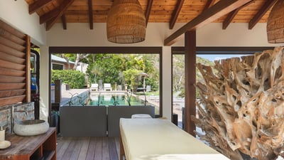 Luxury Villa Photo #23