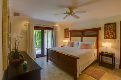 Luxury Villa Photo #37