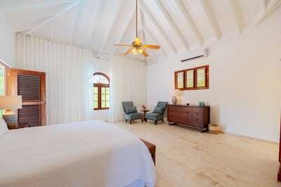 Luxury Villa Photo #23
