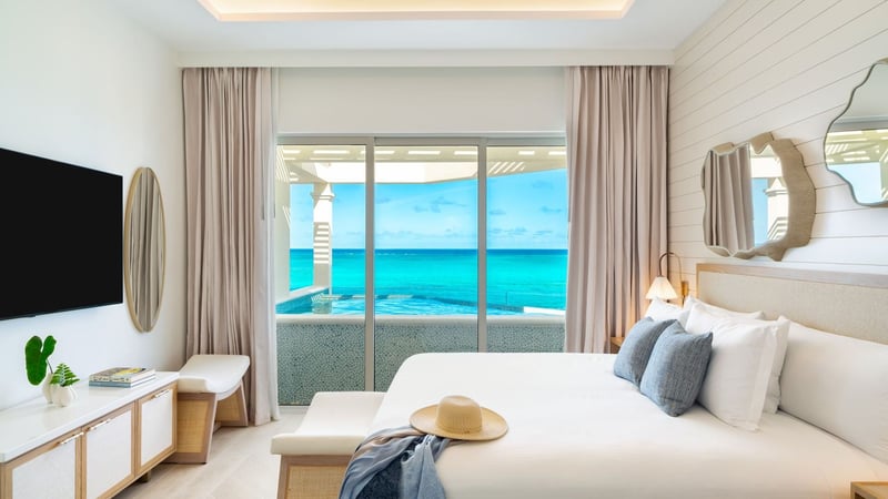 5 BDM Beachfront Penthouse Suite with Skypool at Windsong Turks & Caicos