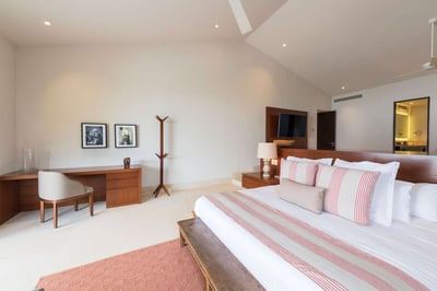 Luxury Villa Photo #18