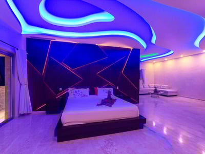 Luxury Villa Photo #24