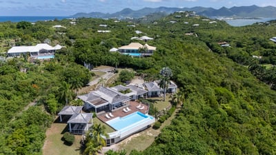 Luxury Villa Photo #32