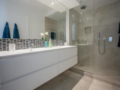 Luxury Villa Photo #17