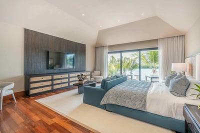 Luxury Villa Photo #40