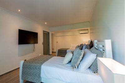 Luxury Villa Photo #23