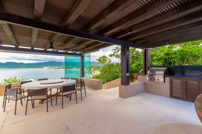 Luxury Villa Photo #6