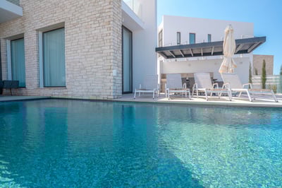 Luxury Villa Photo #3