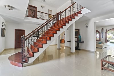 Luxury Villa Photo #11