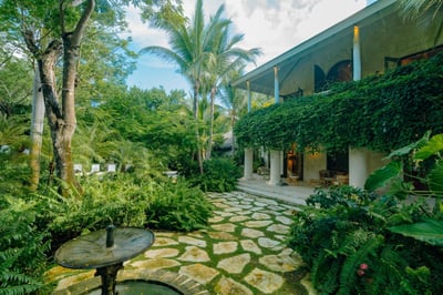 Luxury Villa Photo #9