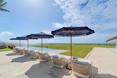 Luxury Villa Photo #4