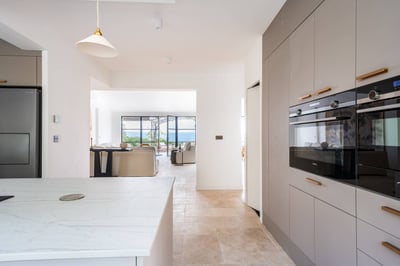 Luxury Villa Photo #11