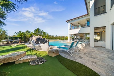 Luxury Villa Photo #4