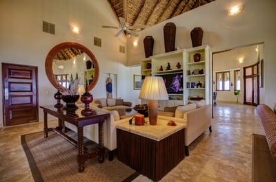 Luxury Villa Photo #23