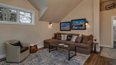 Carriage house: sitting area with queen sleeper sofa