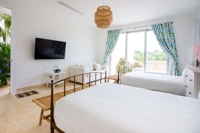 Luxury Villa Photo #26