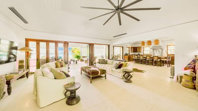 Luxury Villa Photo #38