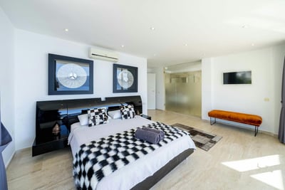 Luxury Villa Photo #24