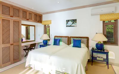 Luxury Villa Photo #12