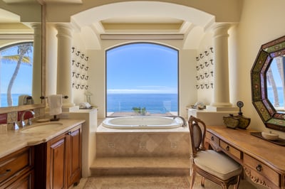 Luxury Villa Photo #46
