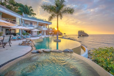Luxury Villa Photo #6