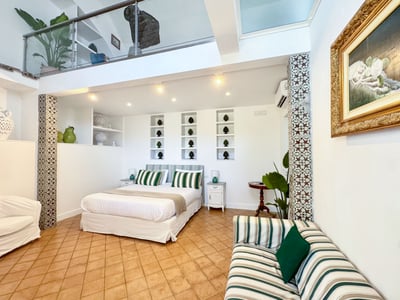Luxury Villa Photo #26