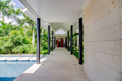 Luxury Villa Photo #18