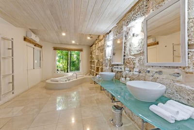 Luxury Villa Photo #23