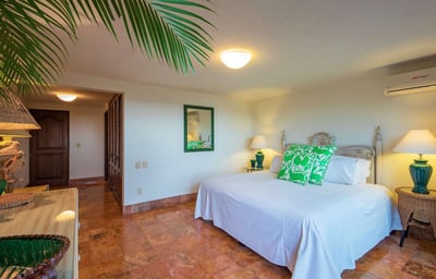 Luxury Villa Photo #37