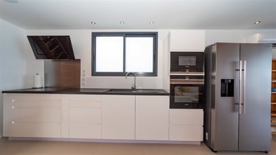 Kitchen & Dining Area