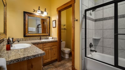 Bunkroom ensuite