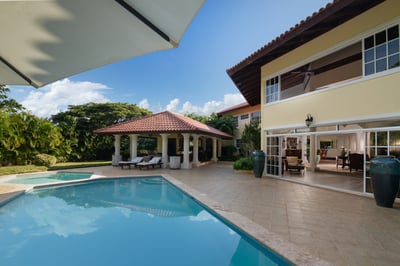 Luxury Villa Photo #3