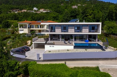 Luxury Villa Photo #2
