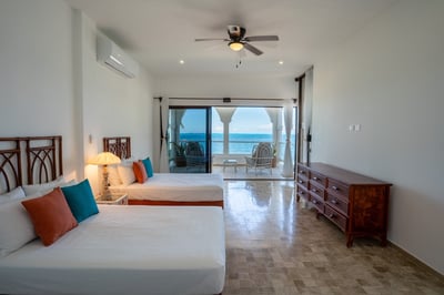 Luxury Villa Photo #35