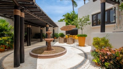 Luxury Villa Photo #29