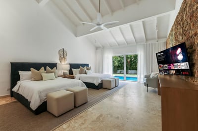 Luxury Villa Photo #27