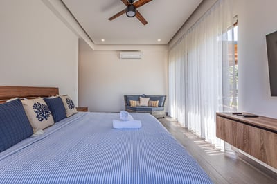 Luxury Villa Photo #35