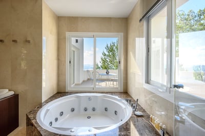 Luxury Villa Photo #25
