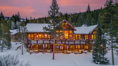 Welcome to Winterfell Estates in winter