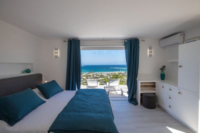 Luxury Villa Photo #32