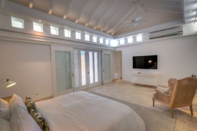 Luxury Villa Photo #32