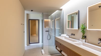 Luxury Villa Photo #38