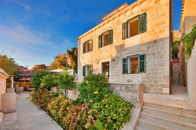Luxury Villa Photo #35